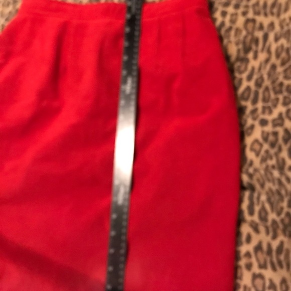 Classic Red size medium ultra suede skirt above the knee lined back zip - Picture 10 of 10